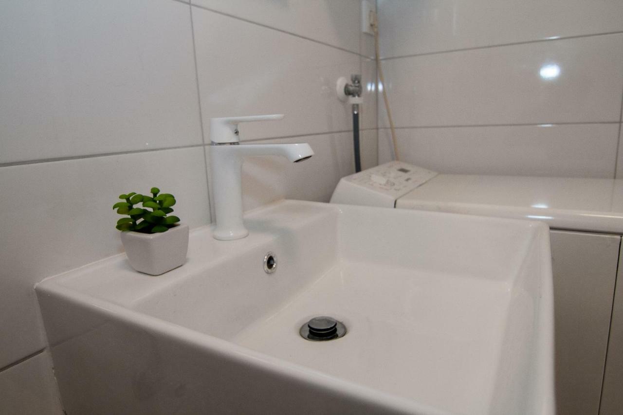 PUY New Renovated Apartment 15 Min From Beach On Foot מראה חיצוני תמונה